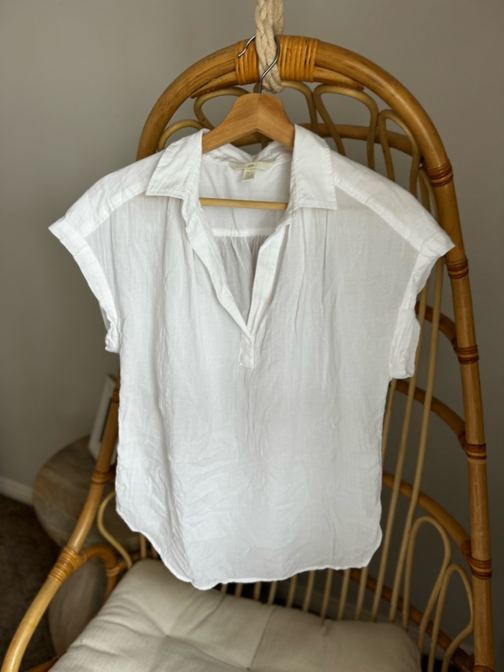 H&M White Short-Sleeve V-Neck Linen-Blend Blouse